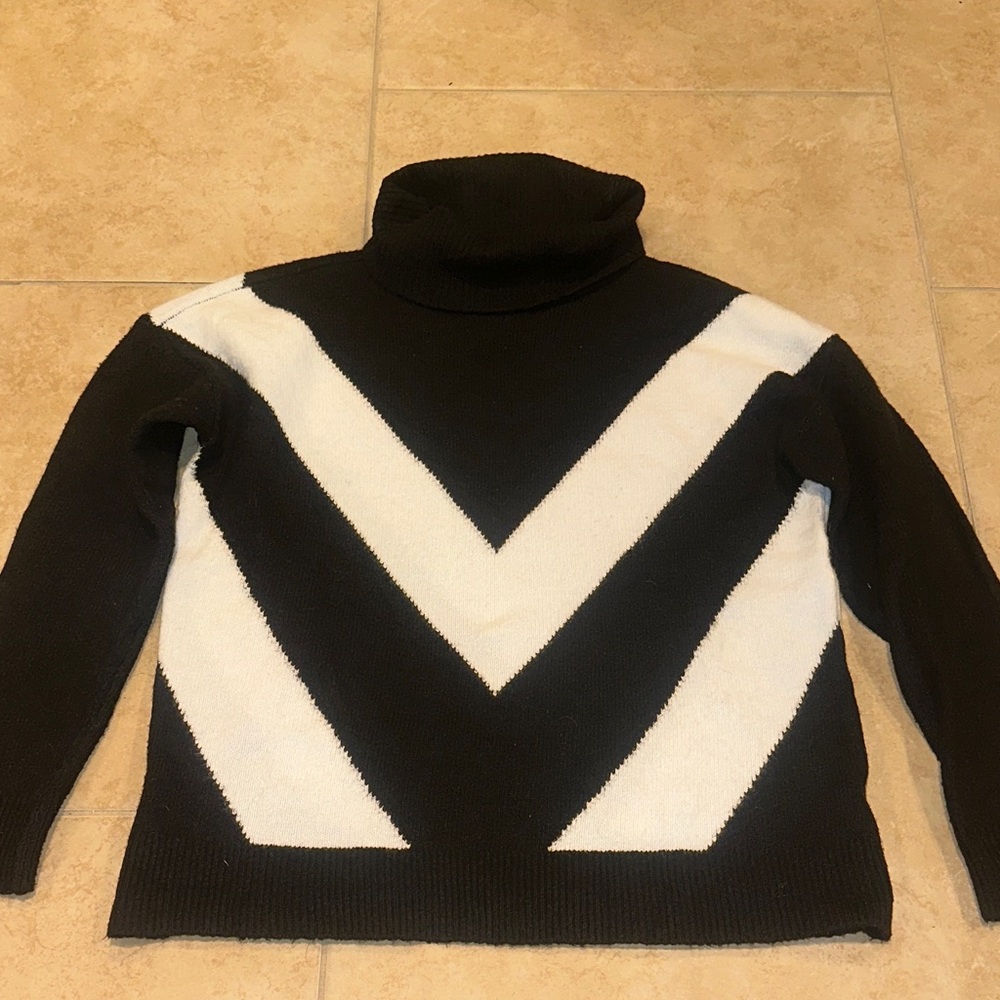 Saks Fifth Avenue - Black and White Chevron Turtleneck Sweater